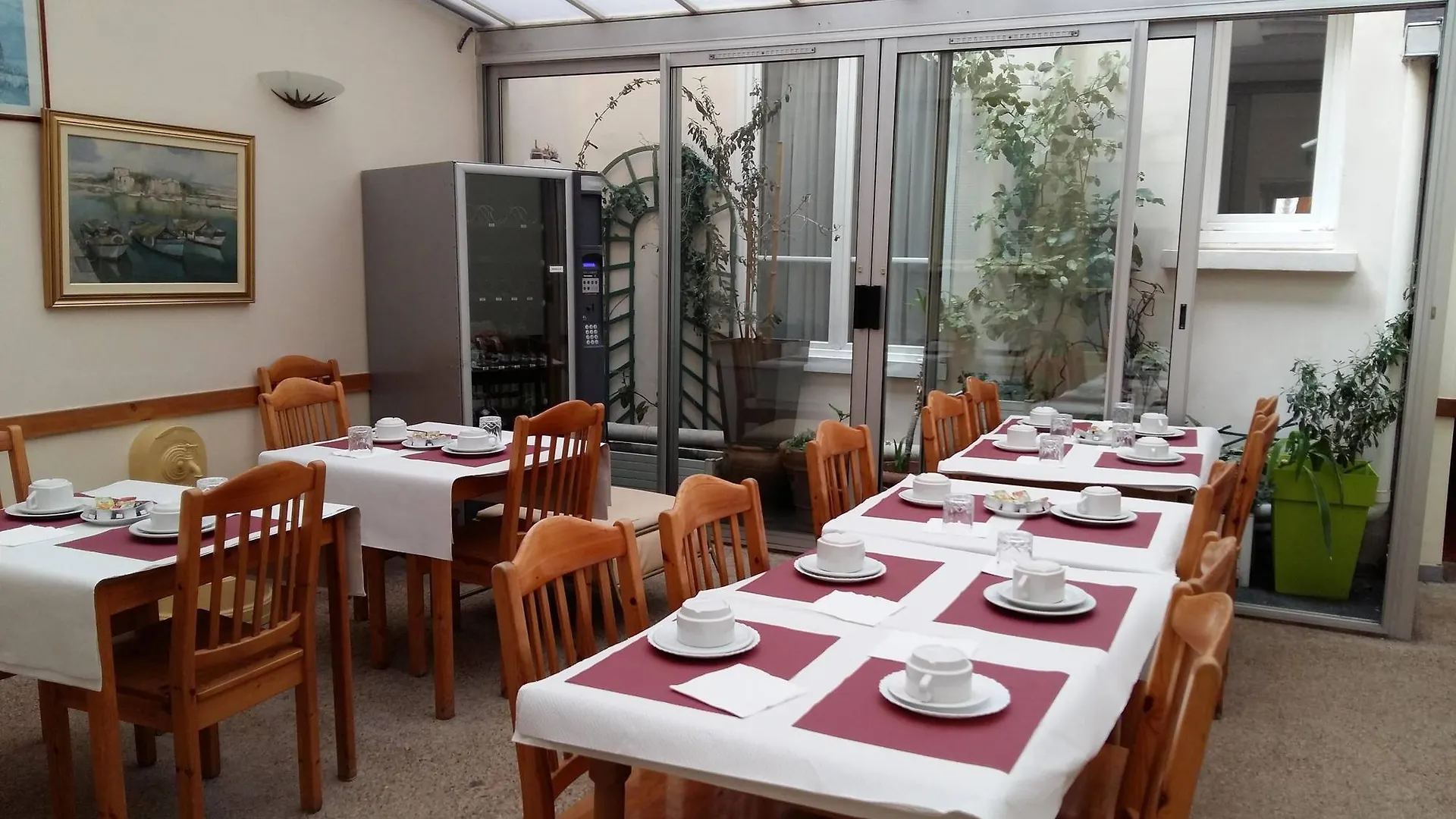 Roi Rene Hotel 2*